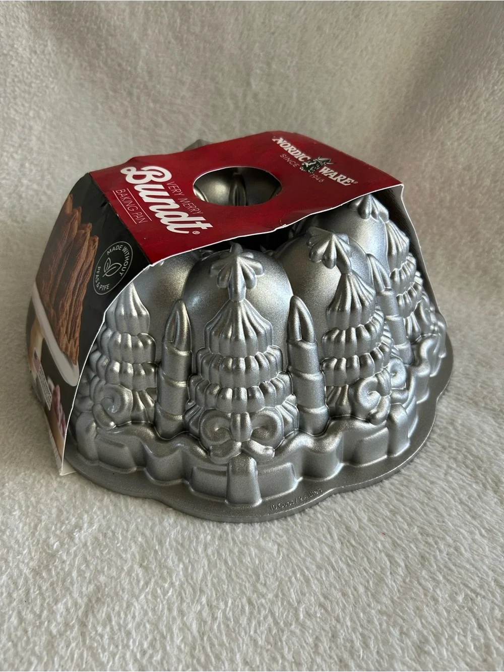 Nordic Ware Christmas Tree Bundt Pan Holiday Baking 10 Cup Very Merry New NIP